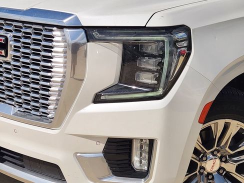 Used 2021 GMC Yukon XL Denali AWD/4WD image 11