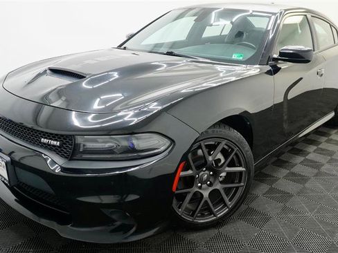 Used 2017 Dodge Charger R/T RWD image 2