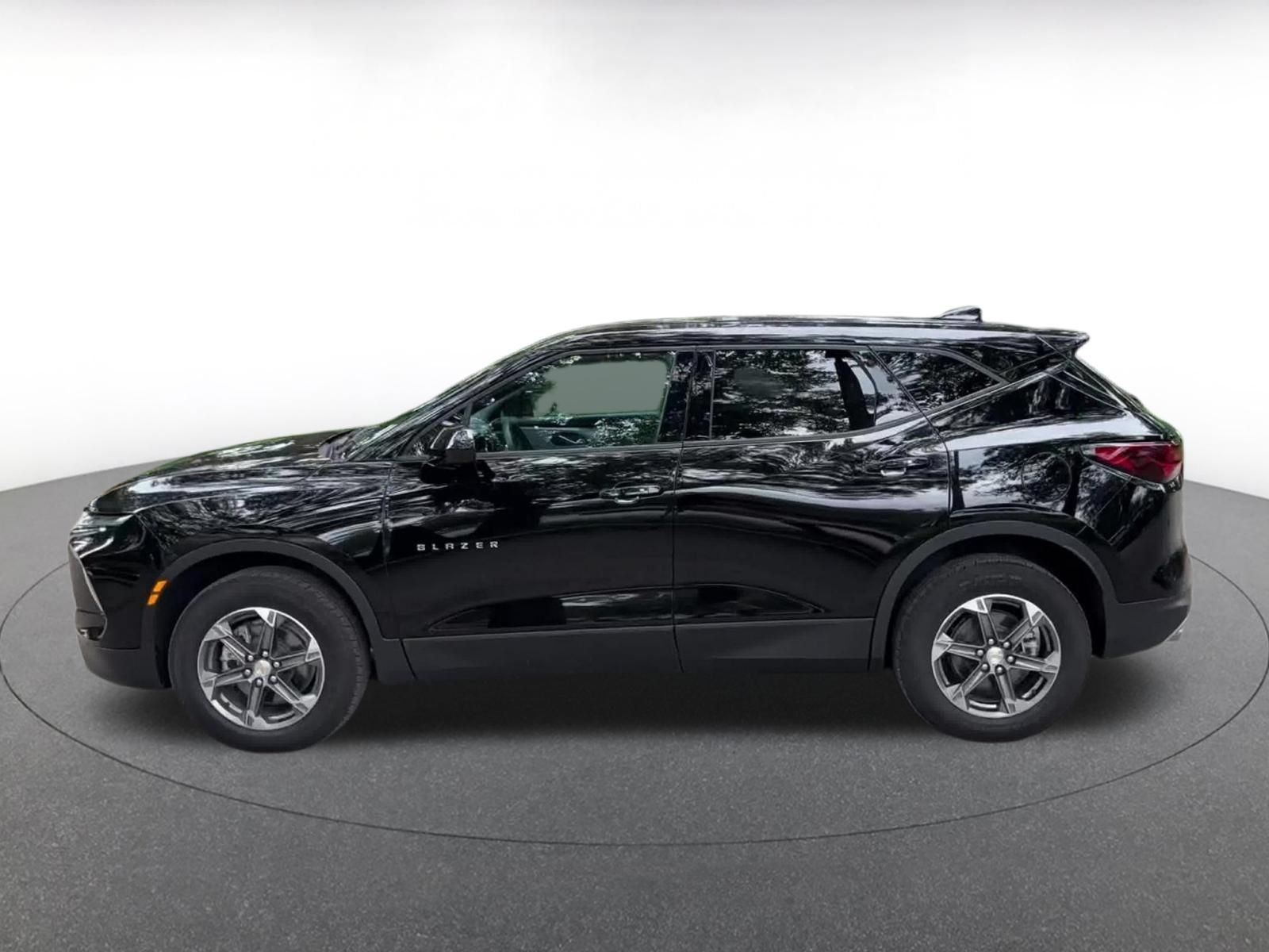Used 2026 Chevrolet Blazer LT FWD image 8