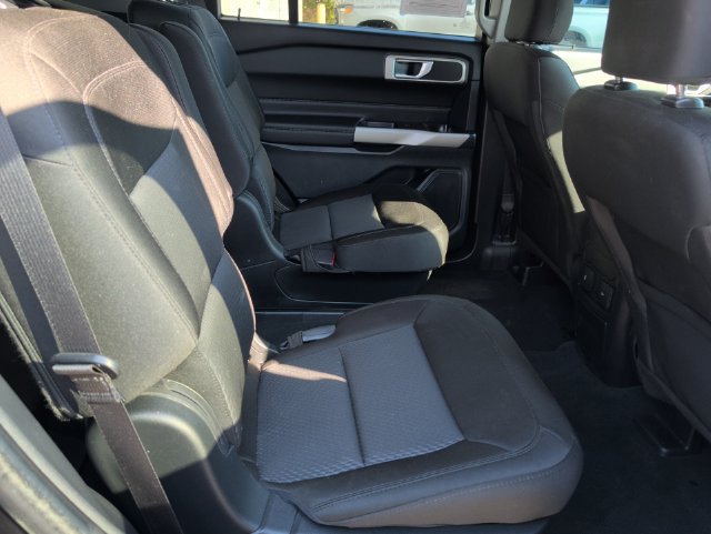 Used 2023 Ford Explorer XLT AWD/4WD image 34