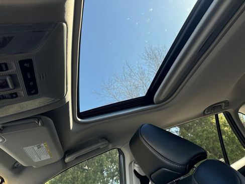 Used 2021 Toyota RAV4 XLE Premium image 27