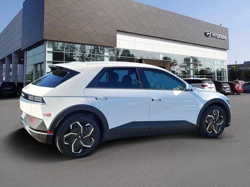 Certified 2024 Hyundai Ioniq 5 SEL RWD image 2