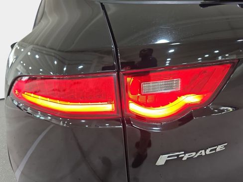 Used 2020 Jaguar F-PACE Premium image 33