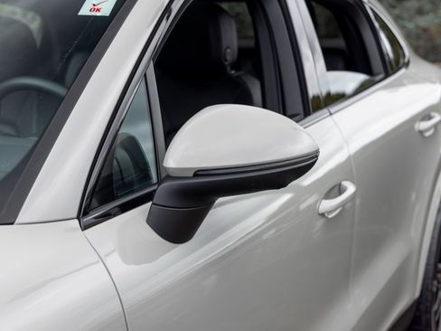 Certified 2025 Porsche Cayenne S image 17