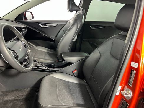 Used 2023 Kia Niro SX image 24