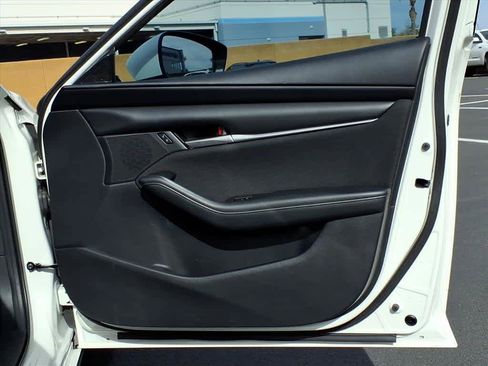 Used 2021 MAZDA MAZDA3 s image 21