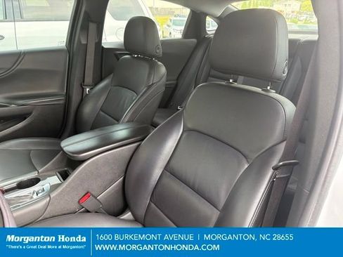 Used 2022 Chevrolet Malibu LT w/ Leather Package FWD image 10