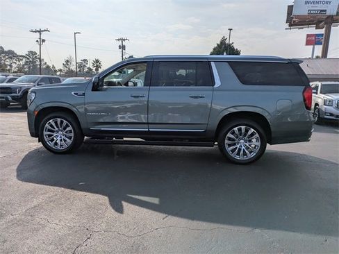 Used 2023 GMC Yukon XL Denali image 9