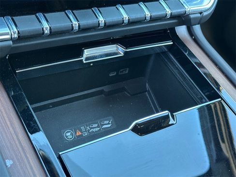 Used 2025 GMC Yukon Denali image 24