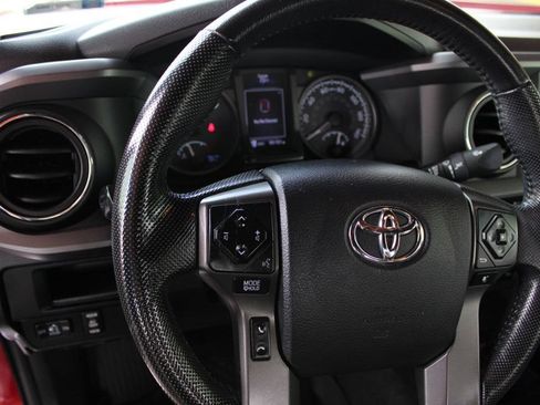Used 2016 Toyota Tacoma TRD Off-Road AWD/4WD image 10
