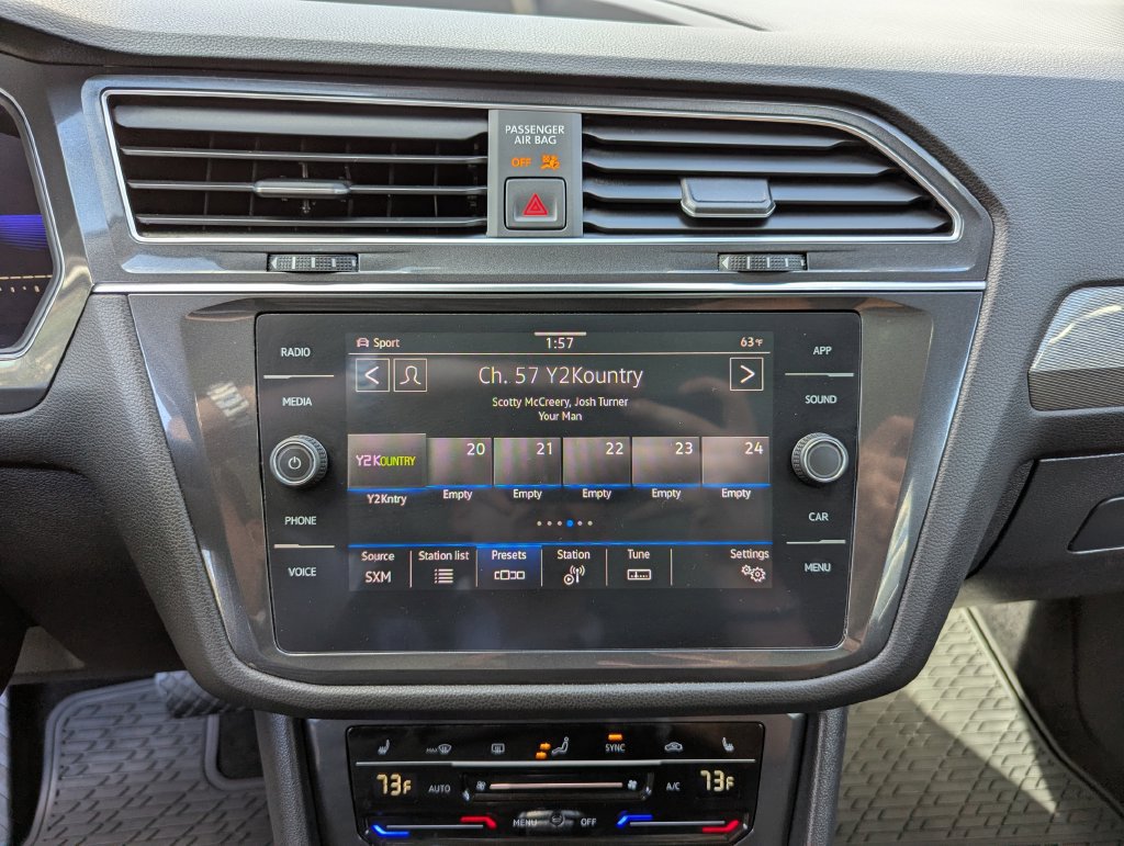 Used 2022 Volkswagen Tiguan SE w/ Panoramic Sunroof Package AWD/4WD image 23