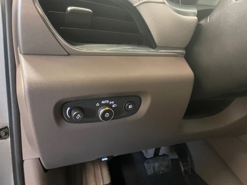 Used 2020 Chevrolet Traverse LT w/ LT Premium Package image 14