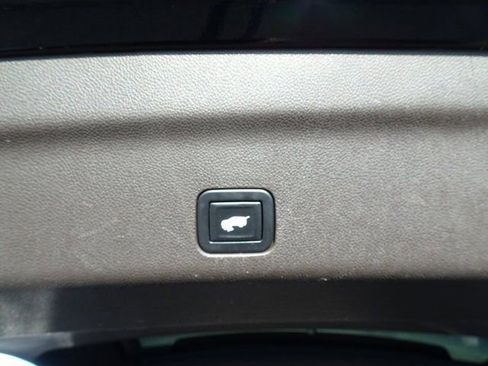 Used 2021 Chevrolet Suburban Z71 w/ Z71 Off-Road Package AWD/4WD image 33