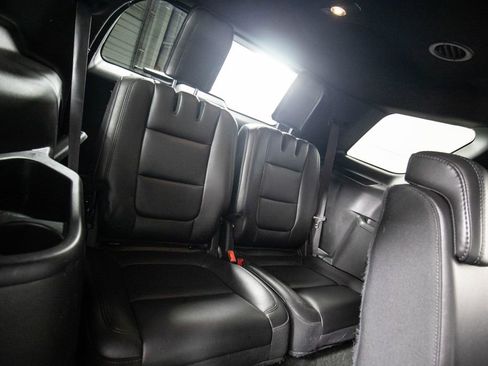 Used 2015 Ford Explorer XLT w/ Equipment Group 202A AWD/4WD image 13