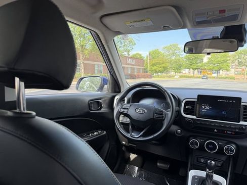 Used 2024 Hyundai Venue Limited FWD image 36