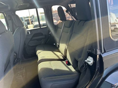Certified 2024 Jeep Wrangler Sahara w/ Technology Group image 22