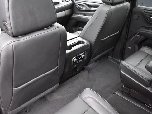 Used 2021 GMC Yukon XL Denali w/ Denali Premium Package image 29