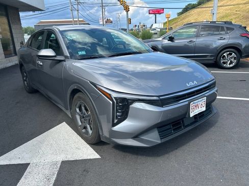 Used 2025 Kia K4 FWD image 2