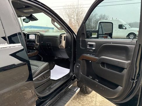 Used 2018 GMC Sierra 3500 Denali w/ Duramax Plus Package image 33