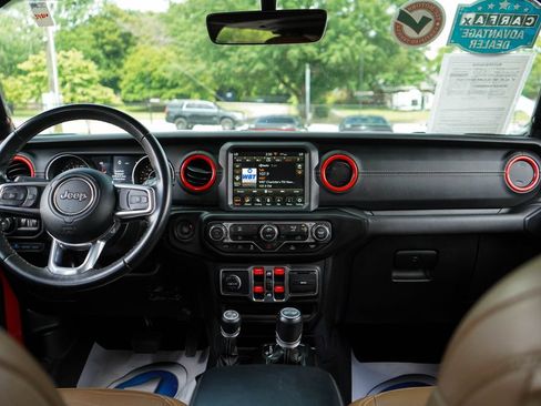 Used 2021 Jeep Wrangler Unlimited Sahara AWD/4WD image 9