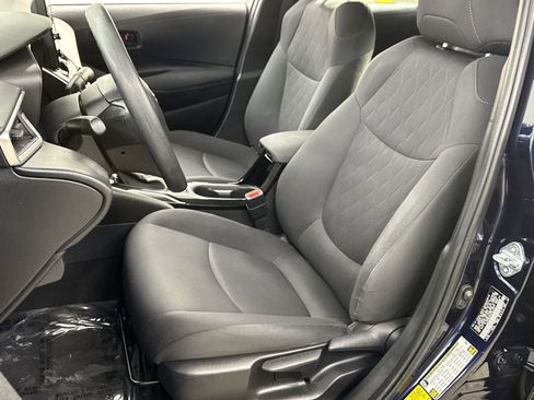 Used 2022 Toyota Corolla LE image 4