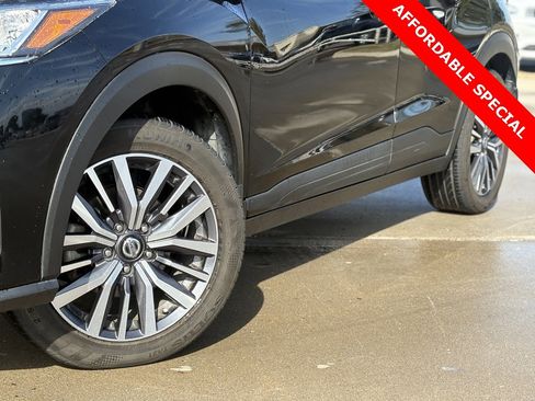 Used 2021 Nissan Kicks SV image 6