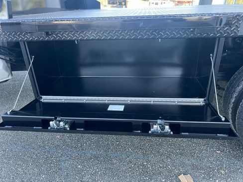 Used 2024 RAM 5500 Tradesman w/ Chrome Appearance Group AWD/4WD image 6