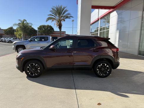 Used 2022 Chevrolet TrailBlazer LT image 2
