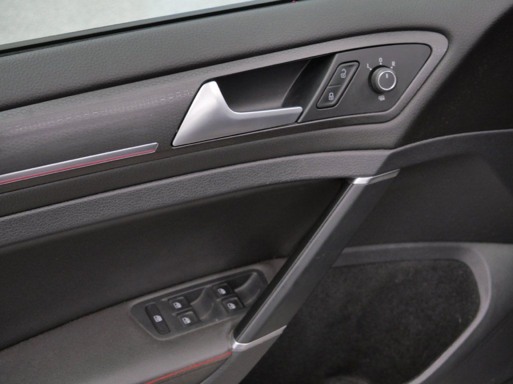 Used 2020 Volkswagen GTI SE FWD image 19