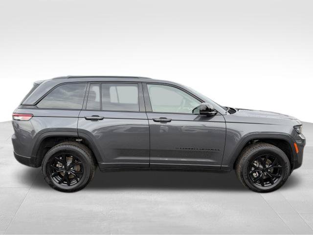 Used 2025 Jeep Grand Cherokee 4WD image 8