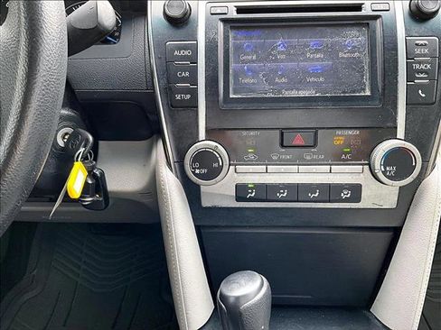 Used 2014 Toyota Camry L image 24