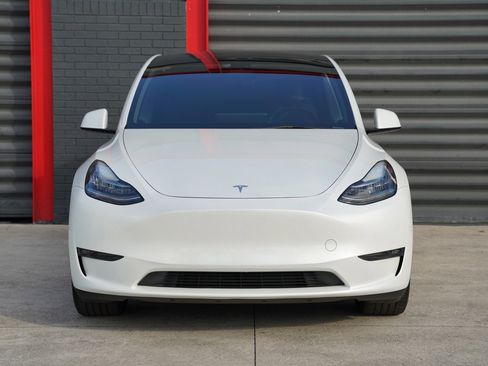 Used 2023 Tesla Model Y Long Range image 2