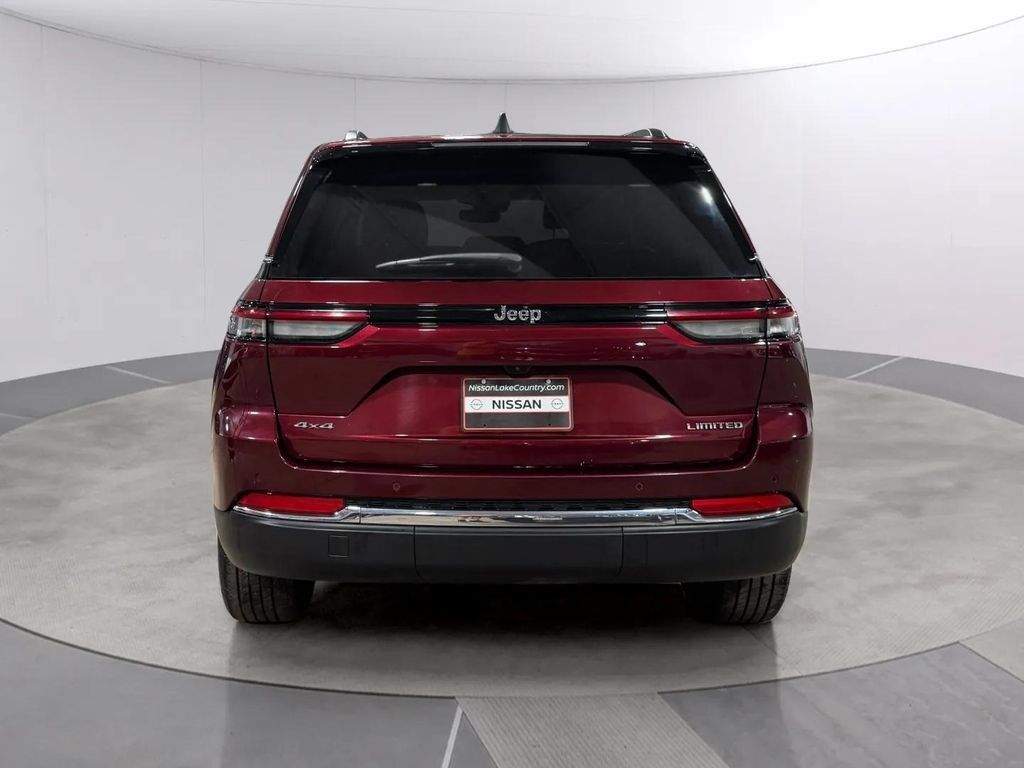 Used 2023 Jeep Grand Cherokee Limited AWD/4WD image 4