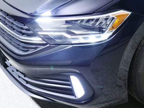 Used 2022 Volkswagen Jetta Sport image 16