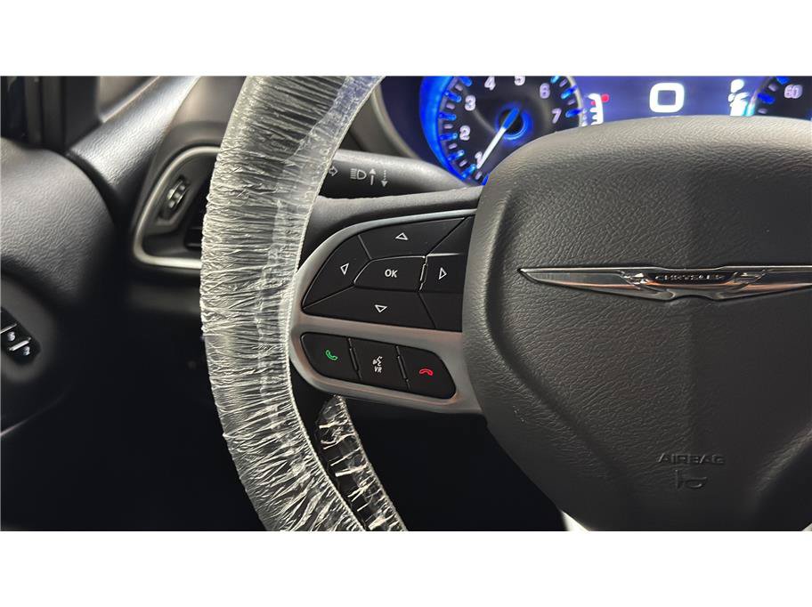 Used 2025 Chrysler Pacifica Select FWD image 35