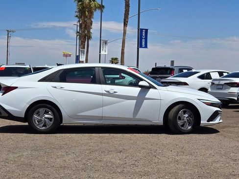 Used 2026 Hyundai Elantra SE w/ Cargo Package FWD image 3