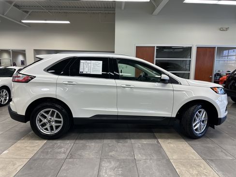 Used 2024 Ford Edge SEL w/ Convenience Package image 12
