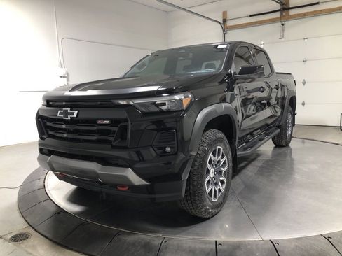 Used 2024 Chevrolet Colorado Z71 w/ Z71 Convenience Package 2 image 3