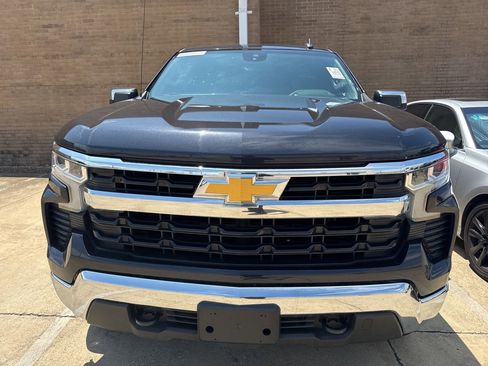 Used 2022 Chevrolet Silverado 1500 LT AWD/4WD image 2
