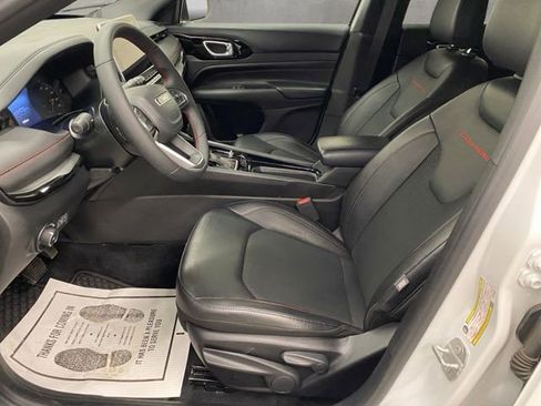Used 2025 Jeep Compass Trailhawk image 15