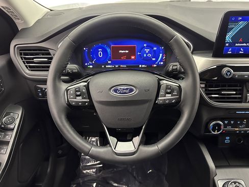 Used 2022 Ford Escape Titanium image 29