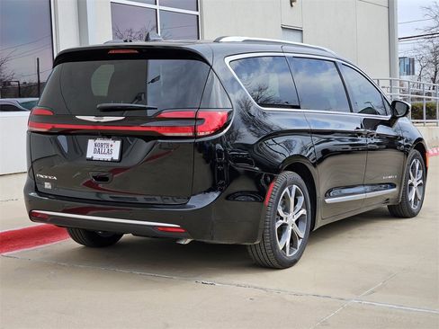New 2026 Chrysler Pacifica Pinnacle image 3