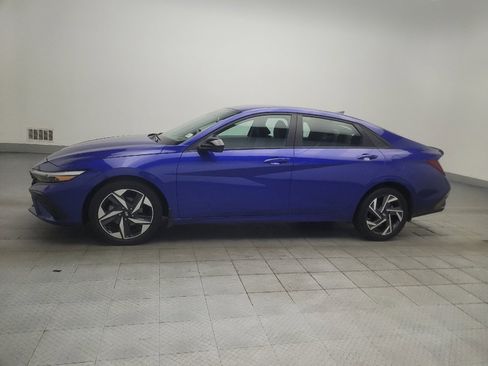 Used 2025 Hyundai Elantra Sport FWD image 2