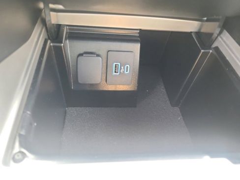 Used 2022 Ford Explorer Limited w/ Equipment Group 301A image 34