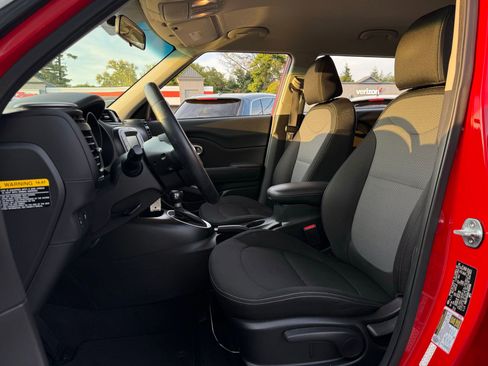 Used 2019 Kia Soul + image 24