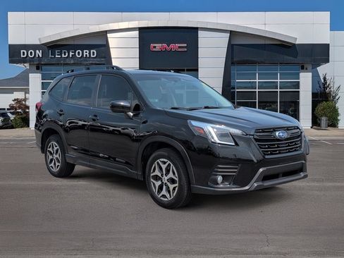 Used 2023 Subaru Forester Premium AWD/4WD image 1