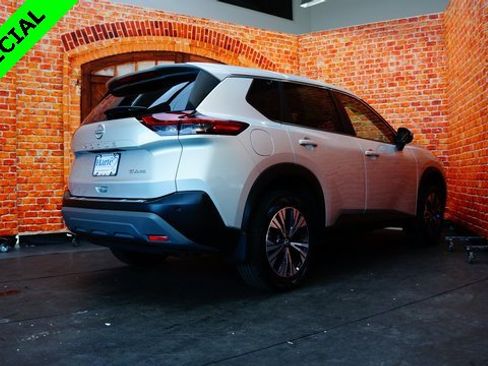 Used 2022 Nissan Rogue SV image 7