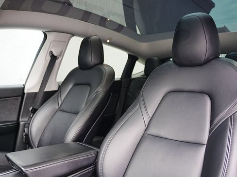 Used 2021 Tesla Model Y Long Range image 10