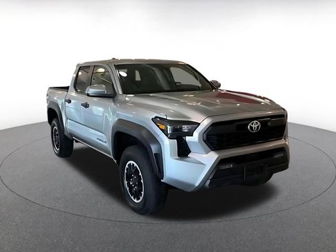 Used 2025 Toyota Tacoma TRD Off-Road image 3