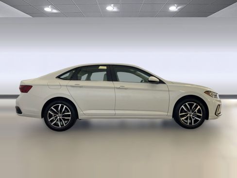 New 2026 Volkswagen Jetta SE image 8